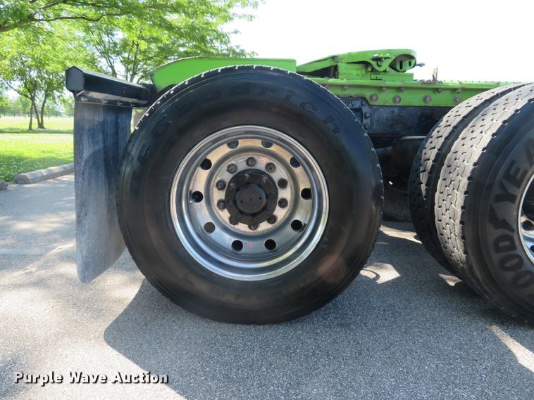 image for item DE8161 1984 Peterbilt 359 semi truck