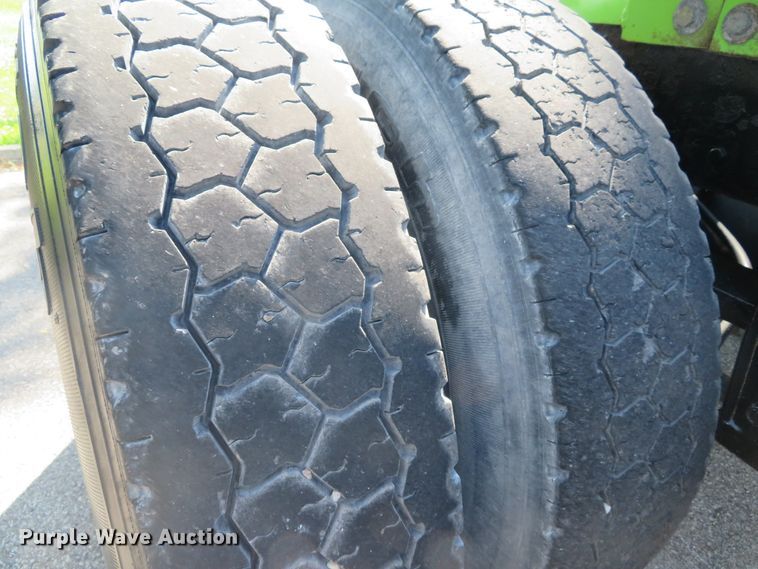 image for item DE8161 1984 Peterbilt 359 semi truck