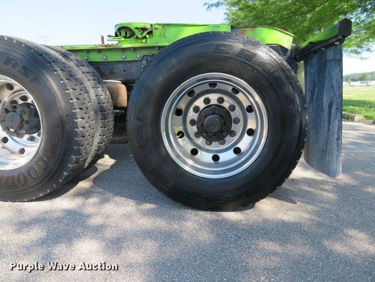 image for item DE8161 1984 Peterbilt 359 semi truck