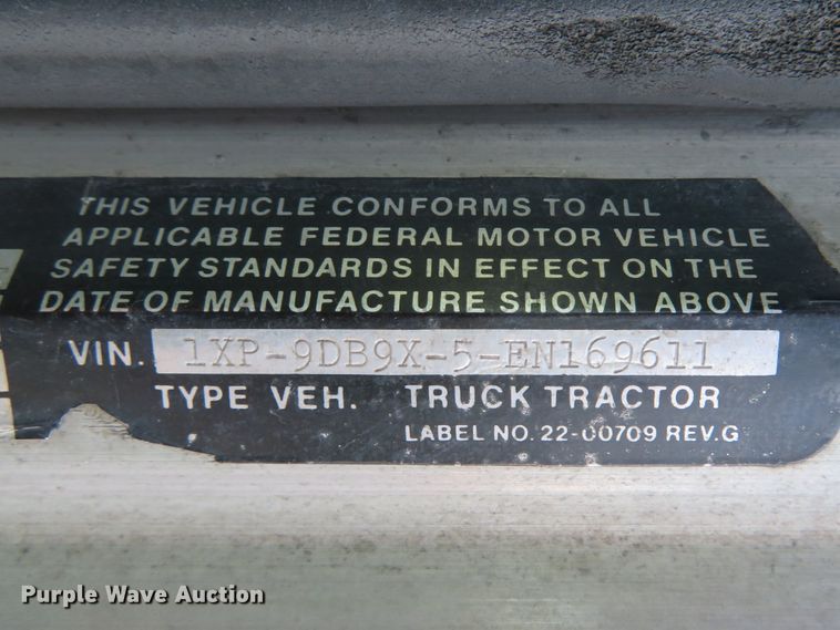 image for item DE8161 1984 Peterbilt 359 semi truck