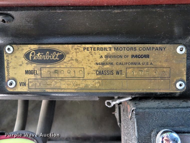 image for item DE8161 1984 Peterbilt 359 semi truck