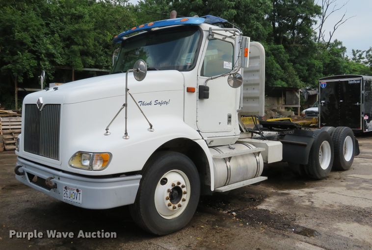 image for item DE8170 2003 International 9200i semi truck