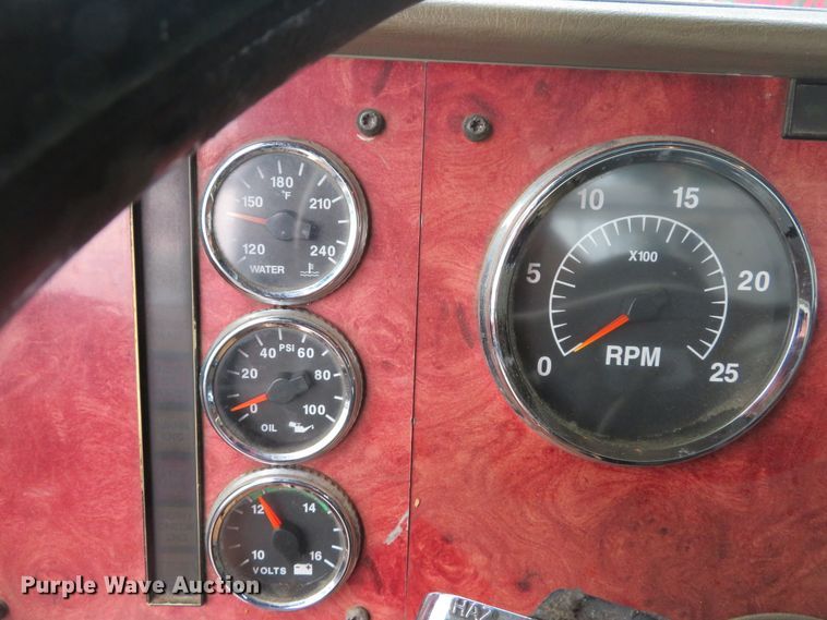 image for item DE8170 2003 International 9200i semi truck