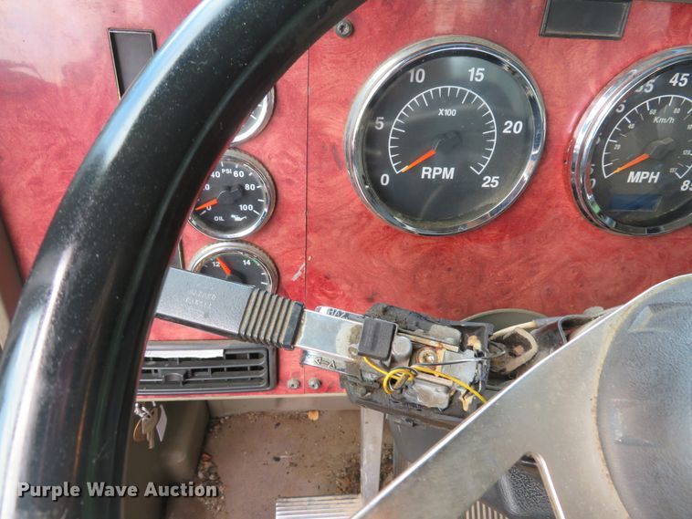 image for item DE8170 2003 International 9200i semi truck