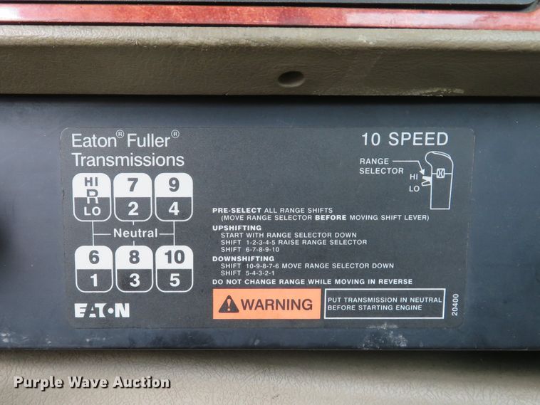 image for item DE8170 2003 International 9200i semi truck