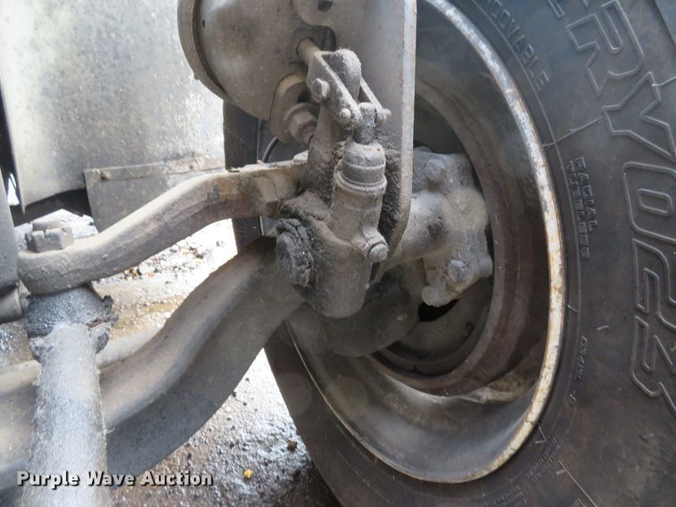 image for item DE8170 2003 International 9200i semi truck