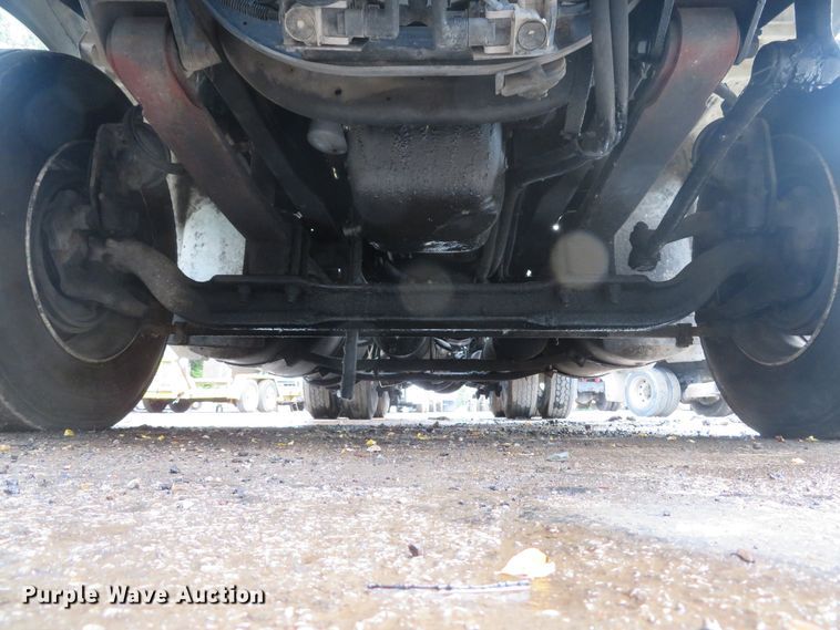 image for item DE8170 2003 International 9200i semi truck