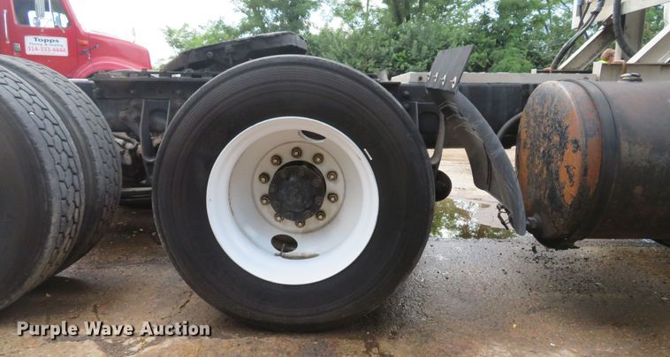 image for item DE8170 2003 International 9200i semi truck