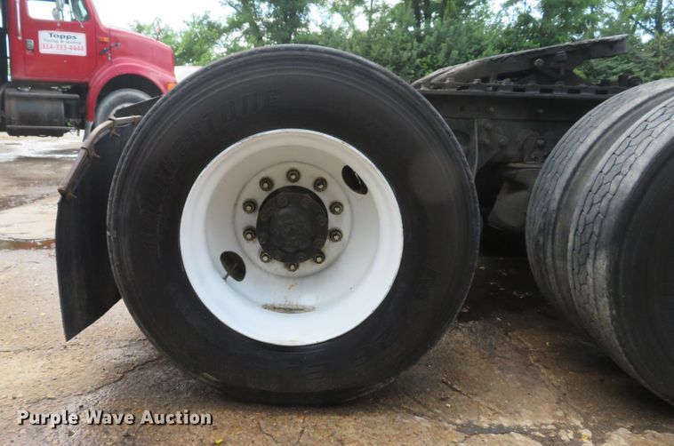 image for item DE8170 2003 International 9200i semi truck