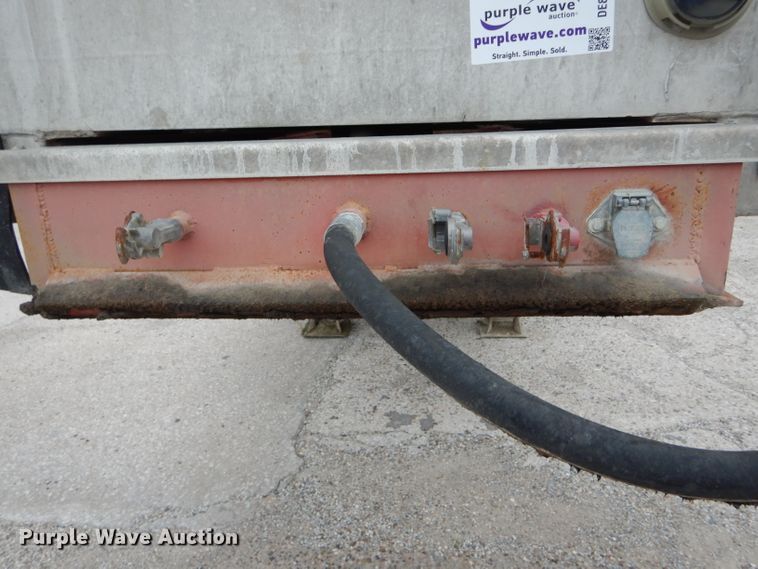 image for item DE8490 2000 Summit AD26 end dump trailer