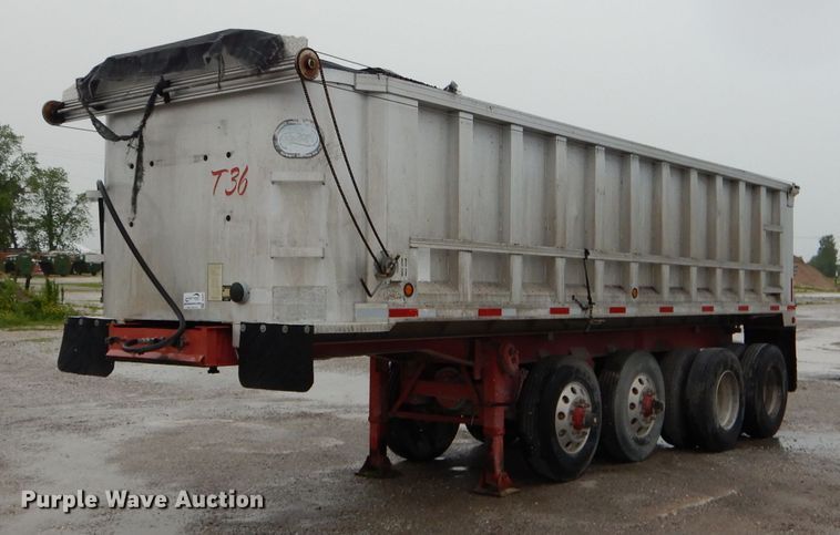 image for item DE8491 2000 Summit end dump trailer