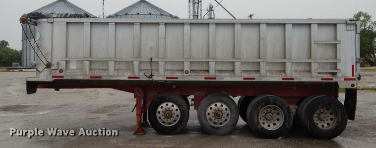 image for item DE8491 2000 Summit end dump trailer