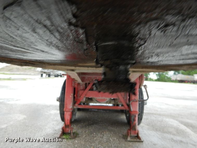 image for item DE8491 2000 Summit end dump trailer