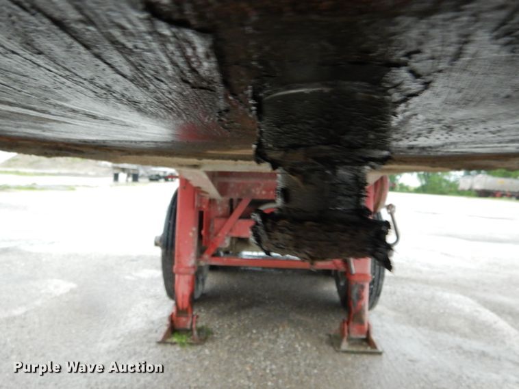 image for item DE8491 2000 Summit end dump trailer