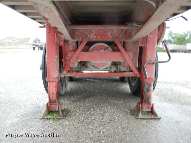 image for item DE8491 2000 Summit end dump trailer