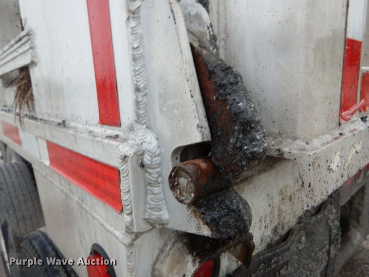 image for item DE8491 2000 Summit end dump trailer