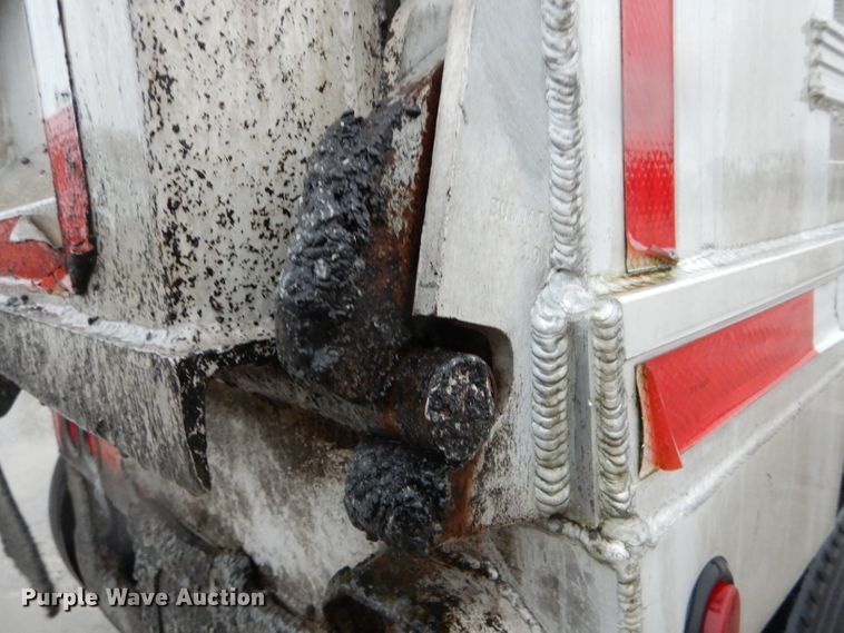 image for item DE8491 2000 Summit end dump trailer