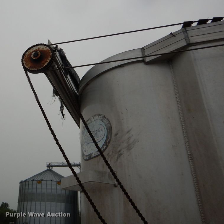 image for item DE8491 2000 Summit end dump trailer