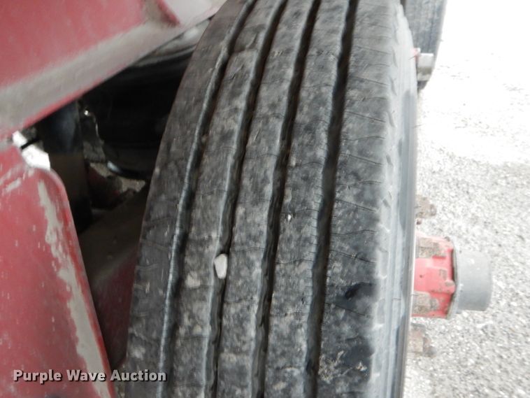 image for item DE8491 2000 Summit end dump trailer