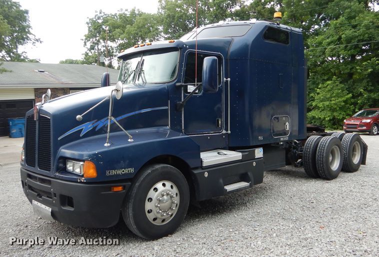 image for item DE8514 2007 Kenworth T600 semi truck