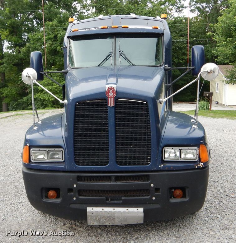 image for item DE8514 2007 Kenworth T600 semi truck