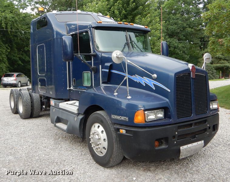 image for item DE8514 2007 Kenworth T600 semi truck