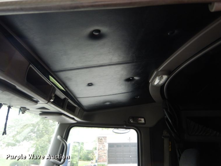 image for item DE8514 2007 Kenworth T600 semi truck