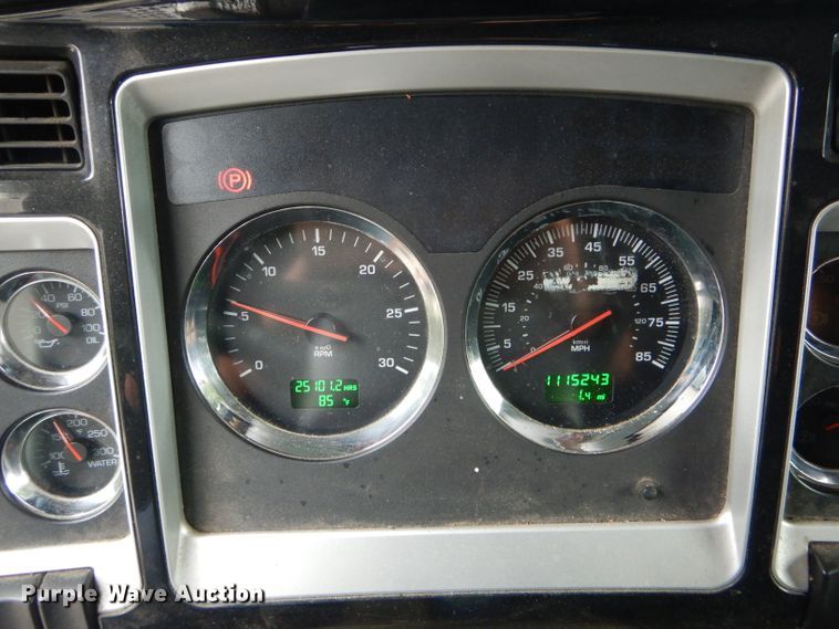 image for item DE8514 2007 Kenworth T600 semi truck