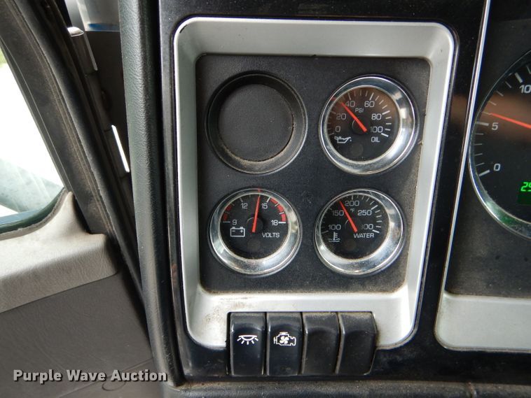 image for item DE8514 2007 Kenworth T600 semi truck