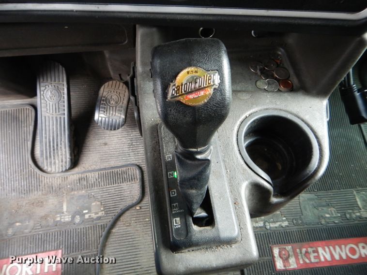 image for item DE8514 2007 Kenworth T600 semi truck