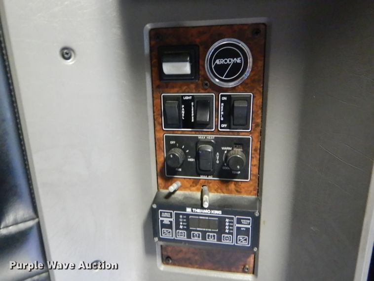 image for item DE8514 2007 Kenworth T600 semi truck