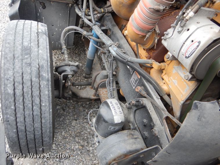 image for item DE8514 2007 Kenworth T600 semi truck