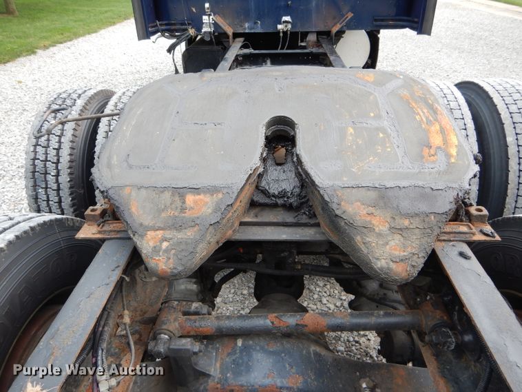 image for item DE8514 2007 Kenworth T600 semi truck