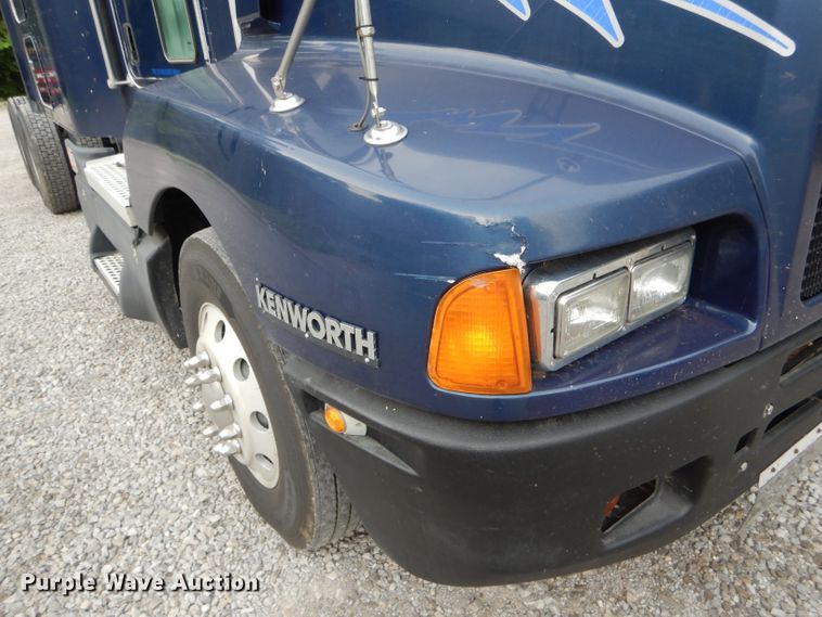 image for item DE8514 2007 Kenworth T600 semi truck