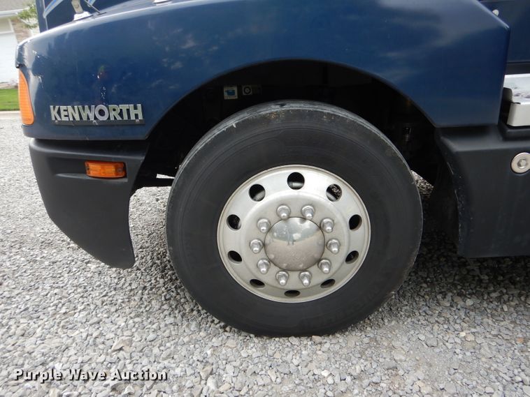 image for item DE8514 2007 Kenworth T600 semi truck