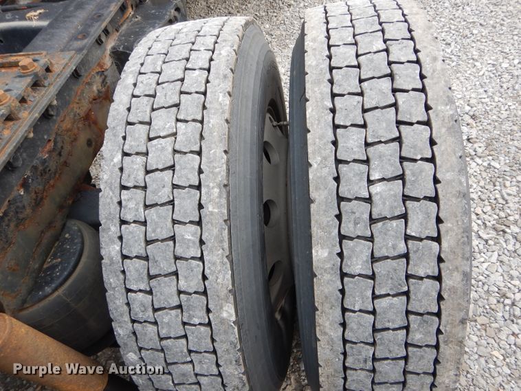 image for item DE8514 2007 Kenworth T600 semi truck