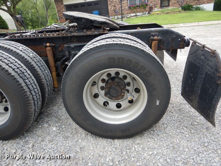 image for item DE8514 2007 Kenworth T600 semi truck