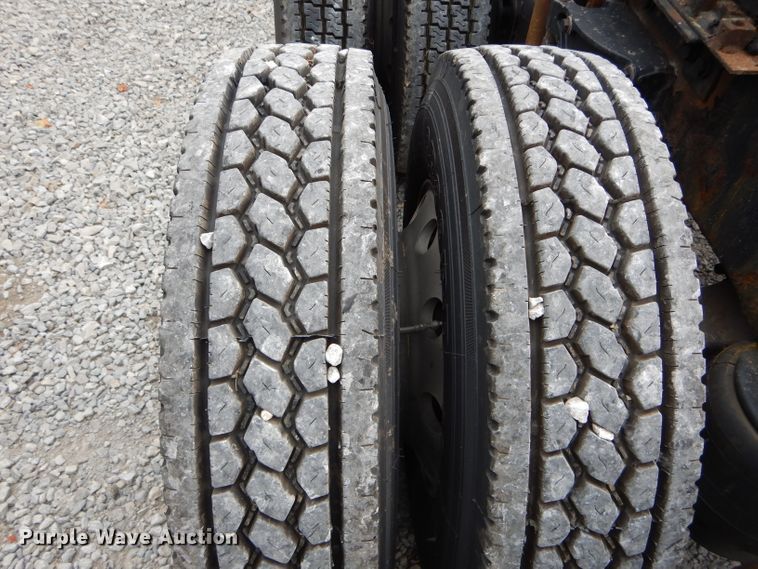 image for item DE8514 2007 Kenworth T600 semi truck