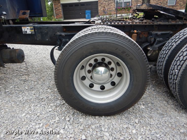 image for item DE8514 2007 Kenworth T600 semi truck