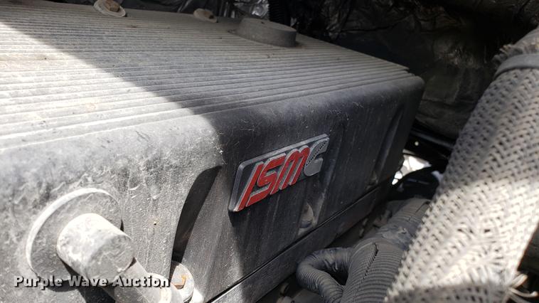 image for item DF3498 2000 Volvo VN semi truck