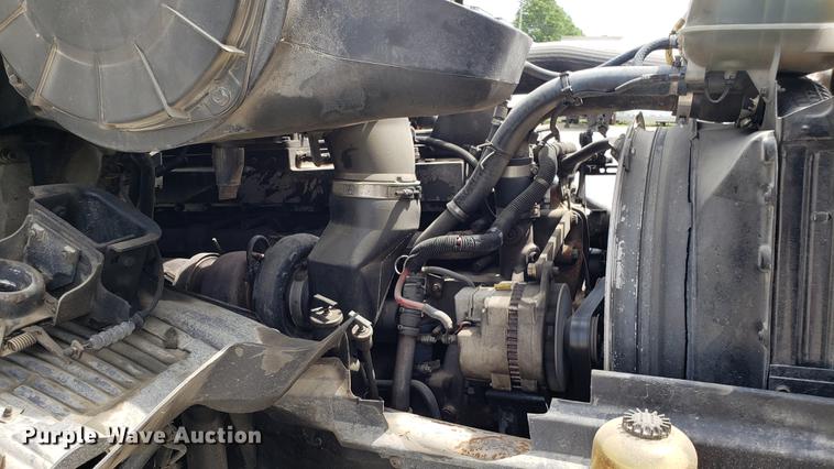 image for item DF3498 2000 Volvo VN semi truck