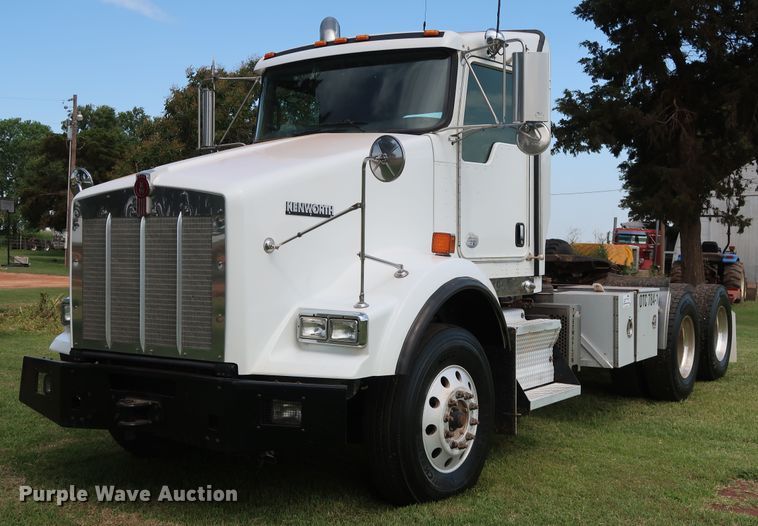 image for item DG4076 2011 Kenworth T800 semi truck