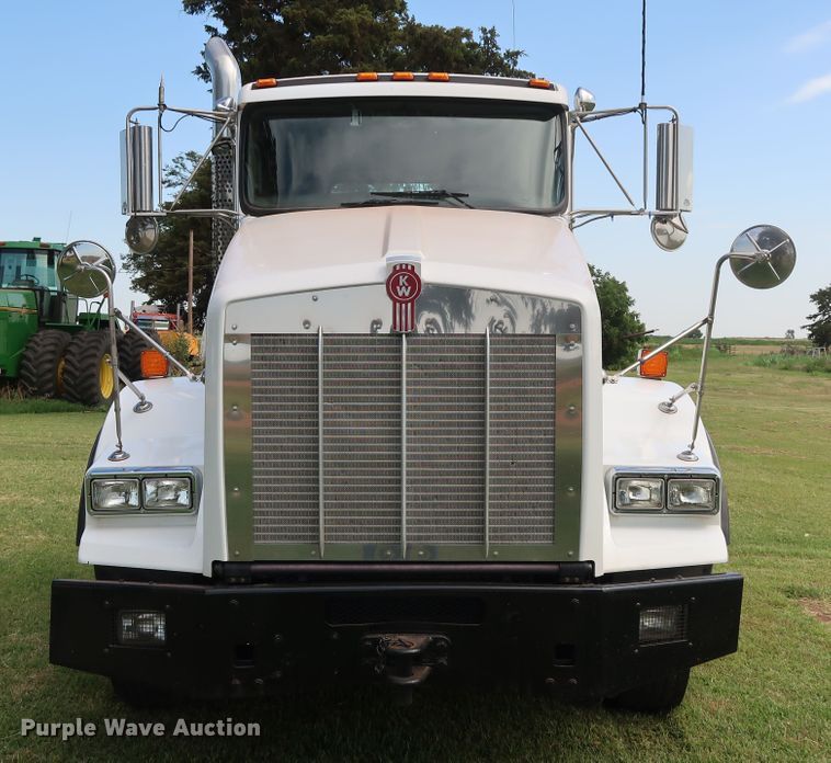image for item DG4076 2011 Kenworth T800 semi truck