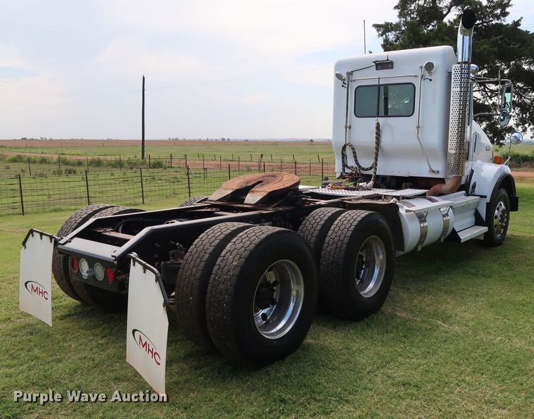 image for item DG4076 2011 Kenworth T800 semi truck