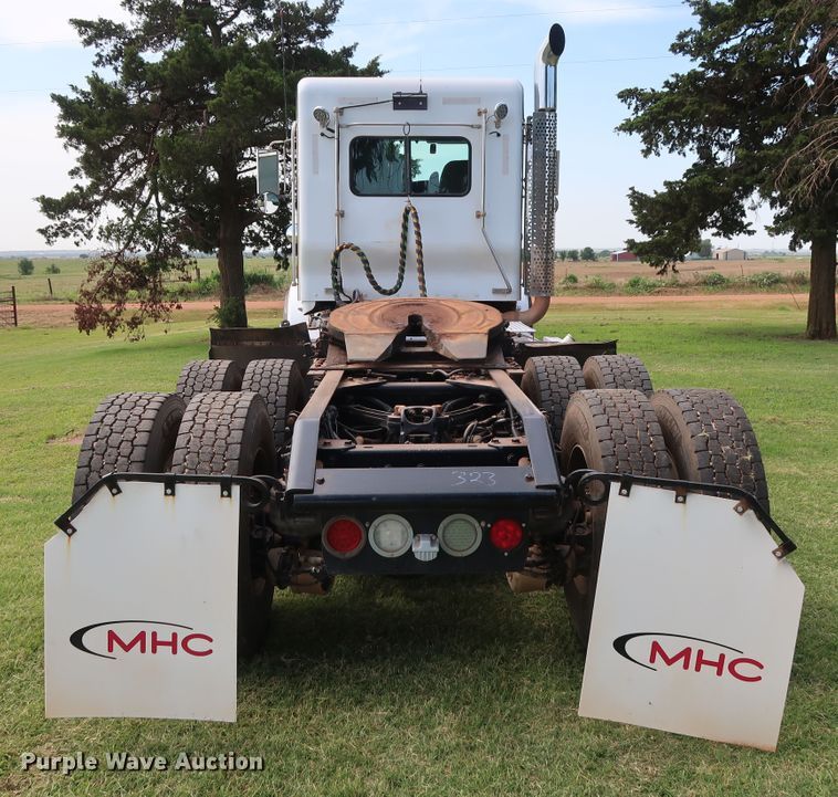 image for item DG4076 2011 Kenworth T800 semi truck