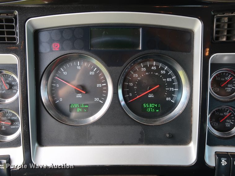 image for item DG4076 2011 Kenworth T800 semi truck