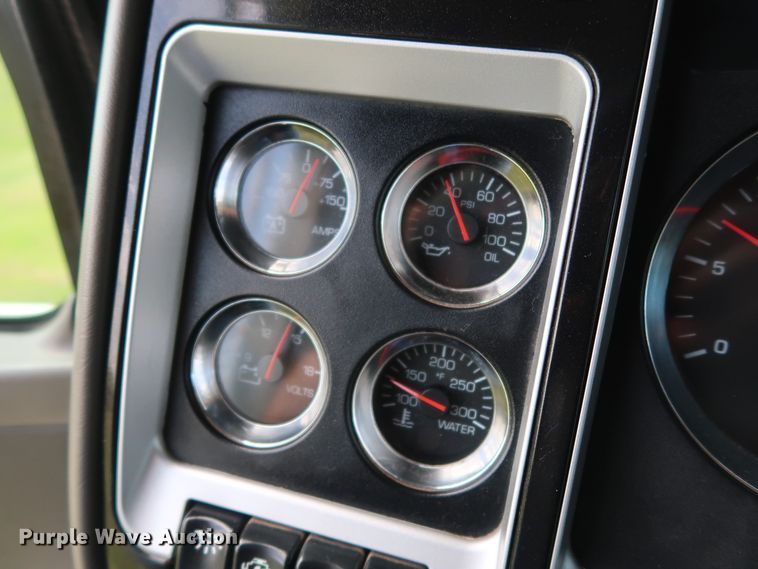 image for item DG4076 2011 Kenworth T800 semi truck