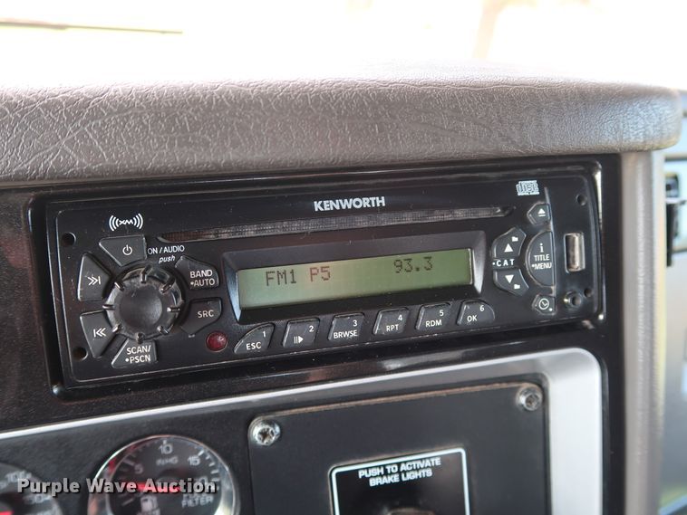 image for item DG4076 2011 Kenworth T800 semi truck