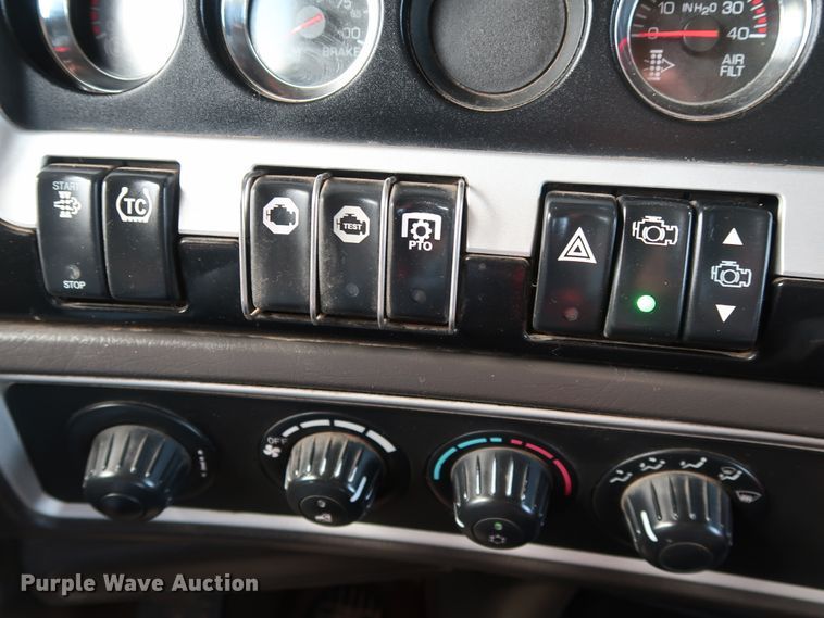 image for item DG4076 2011 Kenworth T800 semi truck