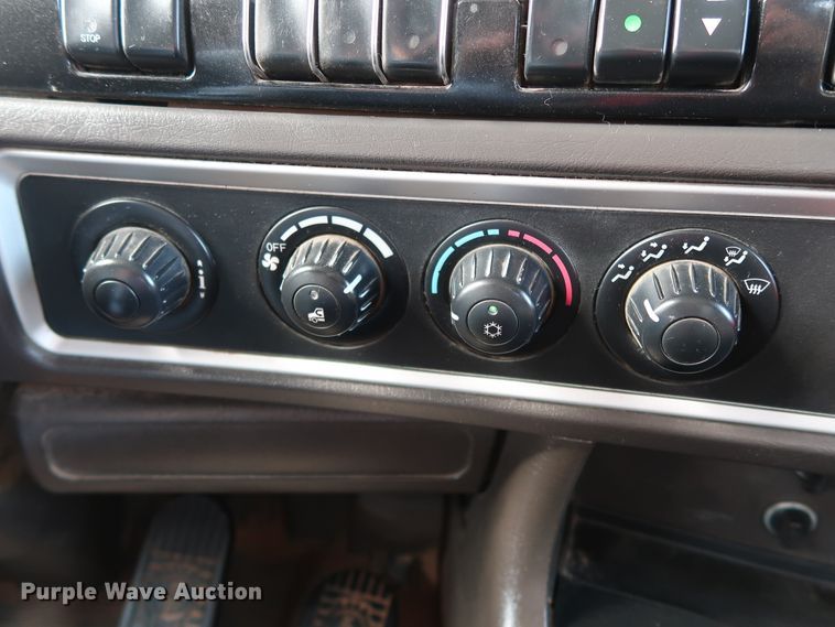 image for item DG4076 2011 Kenworth T800 semi truck